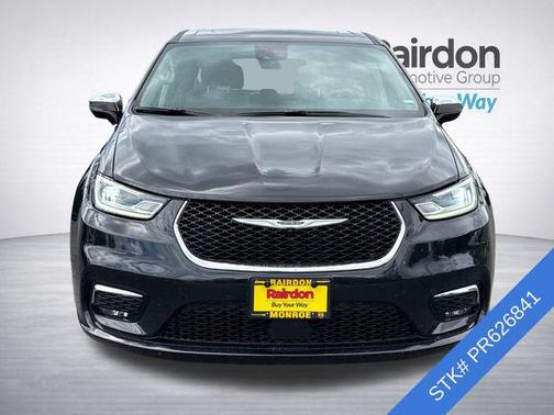 Brilliant Black Crystal Pearlcoat 2023 Chrysler Pacifica Hybrid Limited