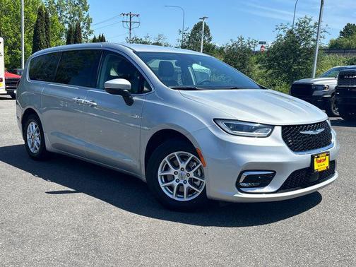 Silver Mist Clearcoat 2023 Chrysler Pacifica Touring L