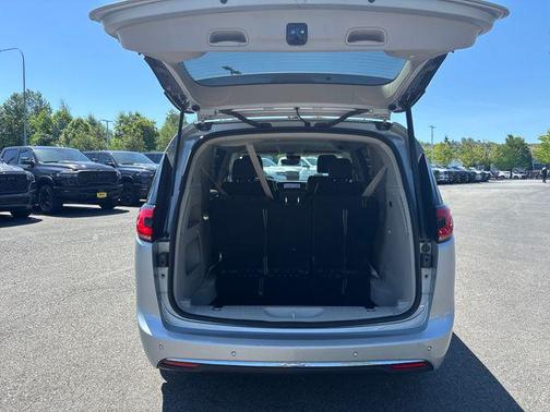 Silver Mist Clearcoat 2023 Chrysler Pacifica Touring L
