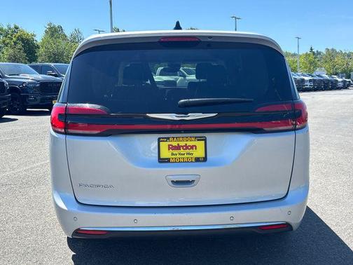 Silver Mist Clearcoat 2023 Chrysler Pacifica Touring L