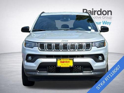 Silver Zynith Metallic Clearcoat 2024 Jeep Compass Latitude