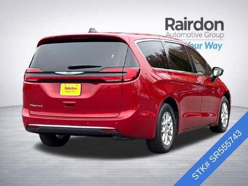 Red Hot Pearlcoat 2025 Chrysler Pacifica L