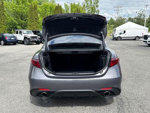 Vesuvio Gray Metallic 2019 Alfa Romeo Giulia Sport