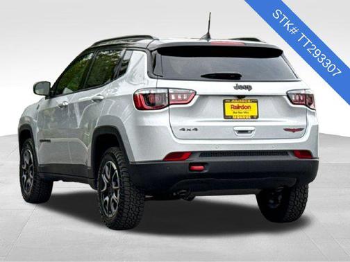 Silver Zynith Metallic Clearcoat 2026 Jeep Compass Trailhawk