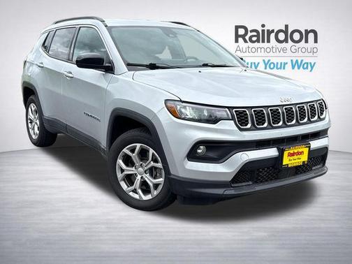 Silver Zynith Metallic Clearcoat 2024 Jeep Compass Latitude