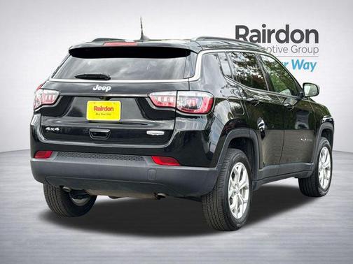 Diamond Black Crystal Pearlcoat 2024 Jeep Compass Latitude