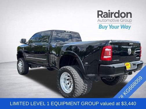 Diamond Black Crystal Pearlcoat 2019 RAM 3500 Limited Crew Cab 4x4 8' Box