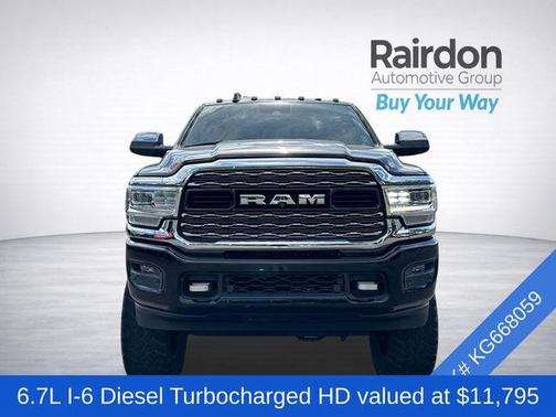 Diamond Black Crystal Pearlcoat 2019 RAM 3500 Limited Crew Cab 4x4 8' Box