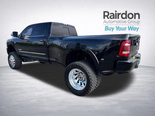 Diamond Black Crystal Pearlcoat 2019 RAM 3500 Limited Crew Cab 4x4 8' Box