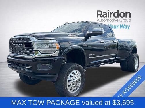 Diamond Black Crystal Pearlcoat 2019 RAM 3500 Limited Crew Cab 4x4 8' Box