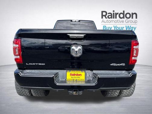 Diamond Black Crystal Pearlcoat 2019 RAM 3500 Limited Crew Cab 4x4 8' Box