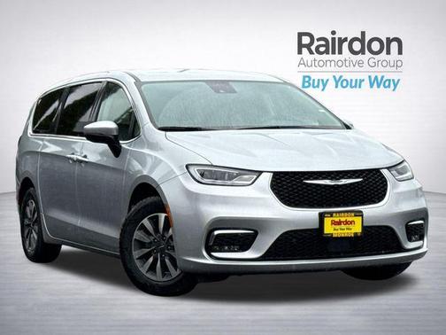 2023 Chrysler Pacifica Hybrid Touring L