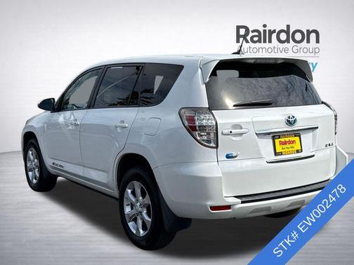 Blizzard Pearl 2014 Toyota RAV4 EV Base