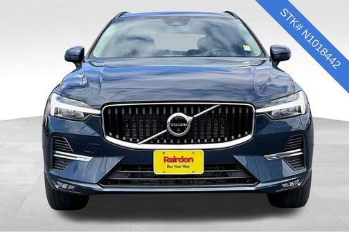 2022 Volvo XC60 B5 Momentum