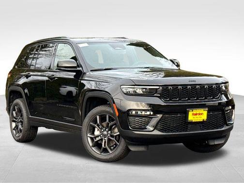 Diamond Black Crystal Pearlcoat 2025 Jeep Grand Cherokee Limited