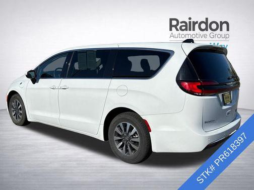 Bright White Clearcoat 2023 Chrysler Pacifica Hybrid Touring L