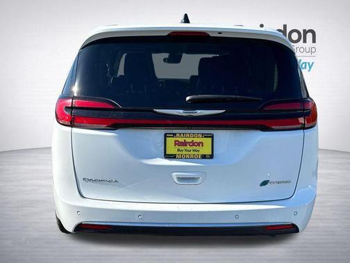 Bright White Clearcoat 2023 Chrysler Pacifica Hybrid Touring L
