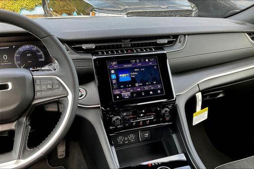 Baltic Gray Metallic Clearcoat 2025 Jeep Grand Cherokee Altitude