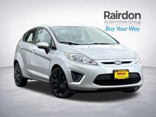 Ingot Silver Metallic 2013 Ford Fiesta SE