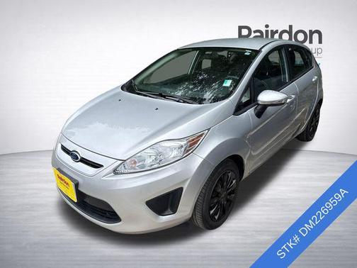 Ingot Silver Metallic 2013 Ford Fiesta SE