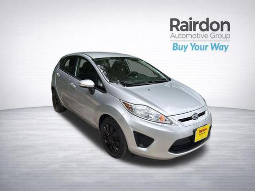 Ingot Silver Metallic 2013 Ford Fiesta SE