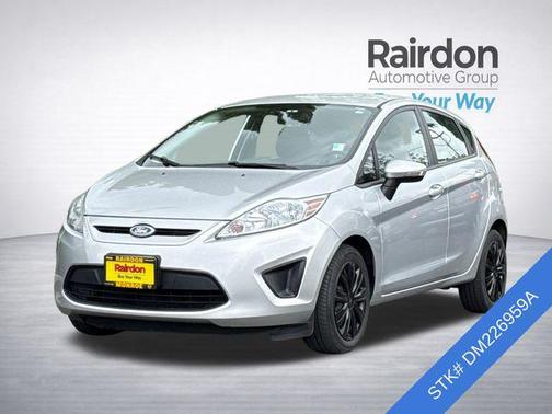 Ingot Silver Metallic 2013 Ford Fiesta SE