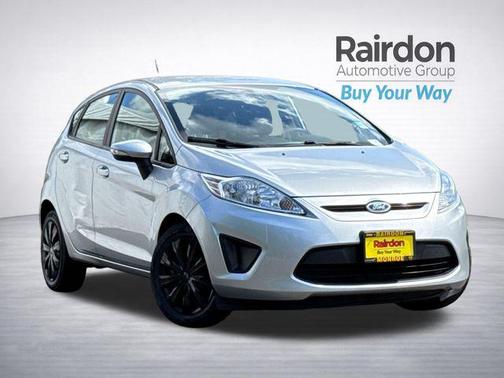 Ingot Silver Metallic 2013 Ford Fiesta SE