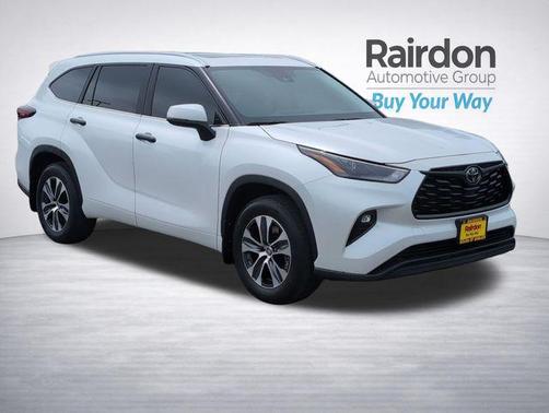 Wind Chill Pearl 2024 Toyota Highlander XLE