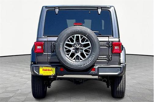 2025 Jeep Wrangler 4-Door Sahara 4x4
