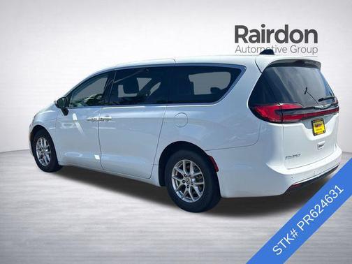 Bright White Clearcoat 2023 Chrysler Pacifica Touring L