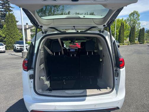 Bright White Clearcoat 2023 Chrysler Pacifica Touring L