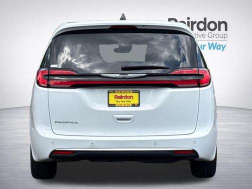 Bright White Clearcoat 2023 Chrysler Pacifica Touring L