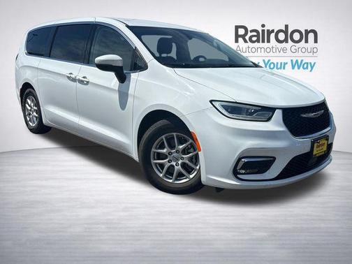 Bright White Clearcoat 2023 Chrysler Pacifica Touring L