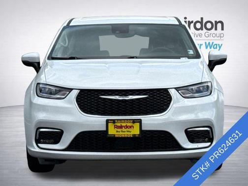 Bright White Clearcoat 2023 Chrysler Pacifica Touring L