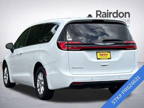 Bright White Clearcoat 2023 Chrysler Pacifica Touring L