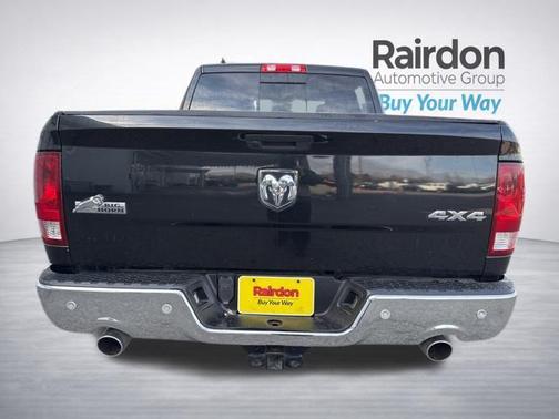Brilliant Black Crystal Pearlcoat 2018 RAM 1500 Big Horn