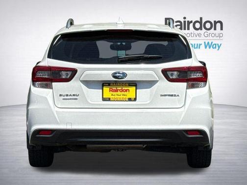 Crystal White Pearl 2020 Subaru Impreza 2.0i Premium