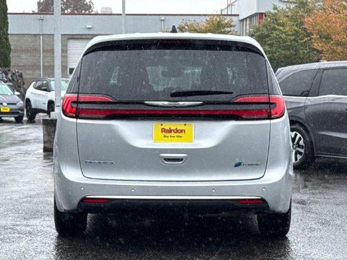 Silver Mist Clearcoat 2023 Chrysler Pacifica Hybrid Limited
