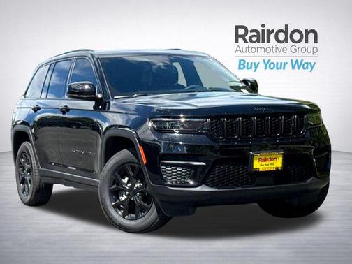 Diamond Black Crystal Pearlcoat 2024 Jeep Grand Cherokee Altitude