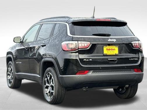 Diamond Black Crystal Pearlcoat 2026 Jeep Compass Limited