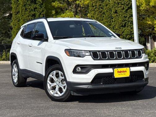 Bright White Clearcoat 2024 Jeep Compass Latitude