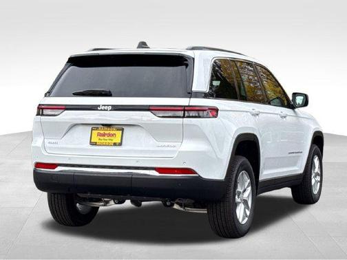 Bright White Clearcoat 2026 Jeep Grand Cherokee Altitude