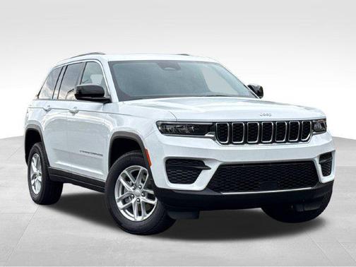 Bright White Clearcoat 2026 Jeep Grand Cherokee Altitude