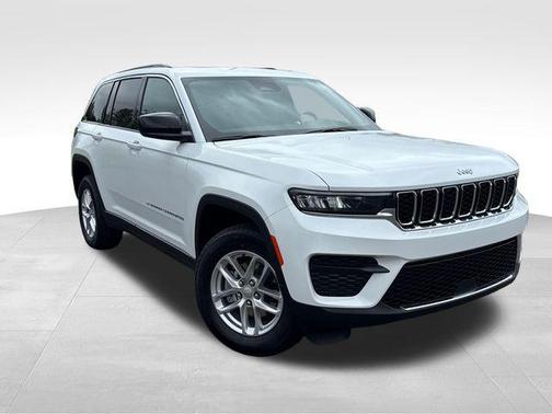 Bright White Clearcoat 2026 Jeep Grand Cherokee Altitude