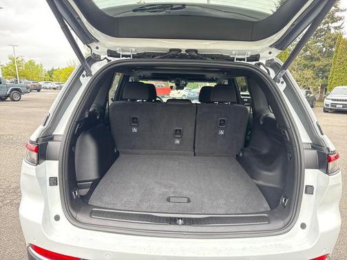 Bright White Clearcoat 2026 Jeep Grand Cherokee Altitude