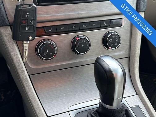 2015 Volkswagen Golf Auto TSI SE