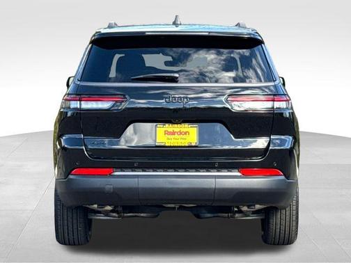 Diamond Black Crystal Pearlcoat 2026 Jeep Grand Cherokee L Altitude