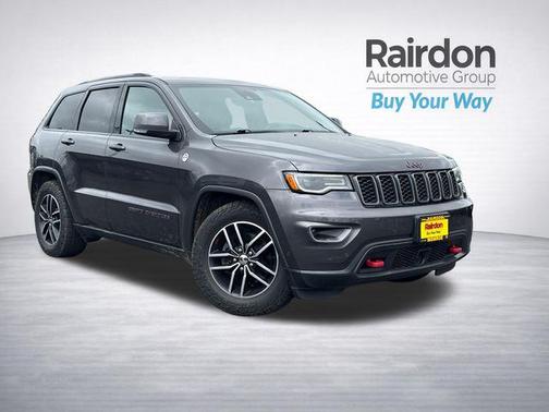 Granite Crystal Metallic Clearcoat 2017 Jeep Grand Cherokee Trailhawk