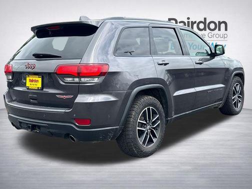 Granite Crystal Metallic Clearcoat 2017 Jeep Grand Cherokee Trailhawk