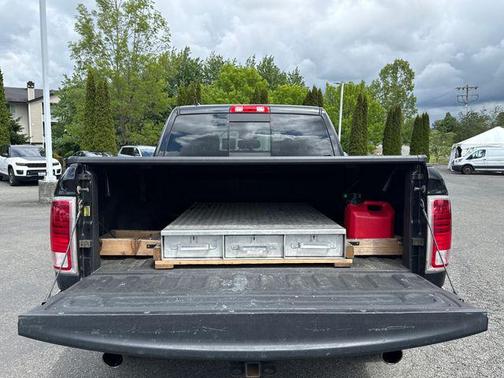 Brilliant Black Crystal Pearlcoat 2016 RAM 1500 Laramie